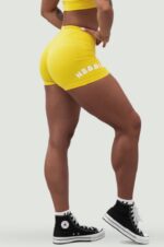 NEBBIA Шорты Ne High Waisted Shorts 5″ GYM HERO 582 желтый — изображение 4