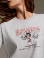 NEVERLATE Свободная футболка с ярким принтом светло-серая NW09.1380.3 — изображение 4