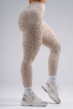 NEBBIA Лосины Push-Up Compression Leopard Leggings 849 PRIMAL кремовый — изображение 3