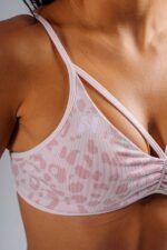 NEBBIA Топ Medium Support Leopard Sports Bra 854 PRIMAL розовый — изображение 6