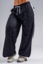 NEBBIA Брюки Baggy Leopard Sweatpants 865 PRIMA черный