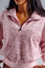 NEBBIA Свитшот Half-zip Leopard Sweatshirt 866 PRIMAL розовый — изображение 4